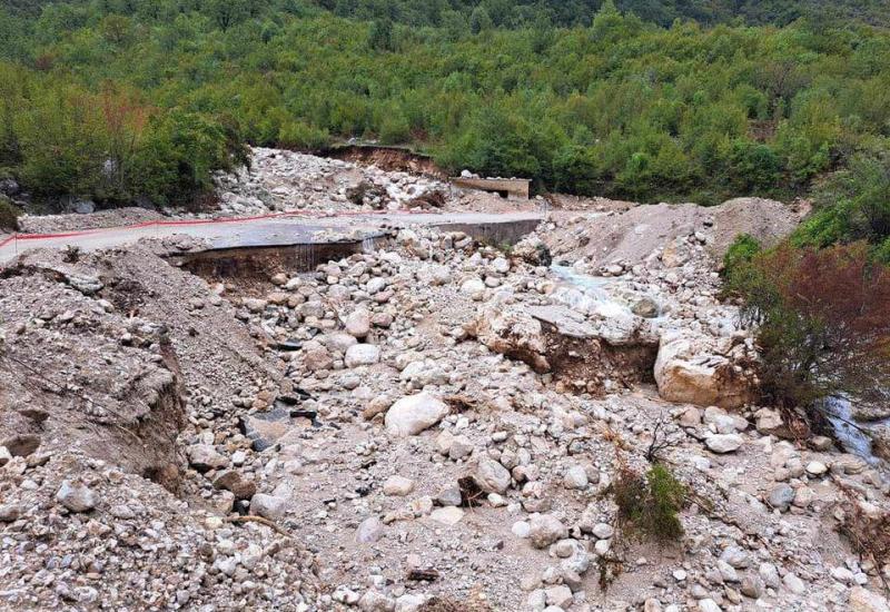 FOTO - GALERIJA | Drežnica se čisti nakon obilnih poplava, izbori se održavaju redovito